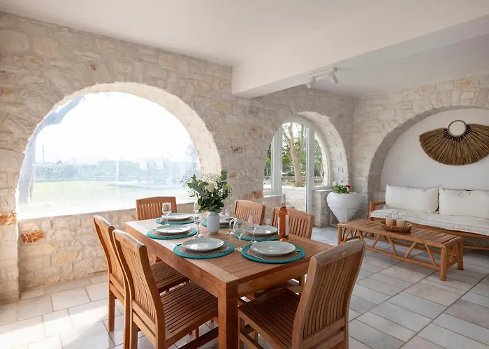 Sunrise Serenity Near 度假居